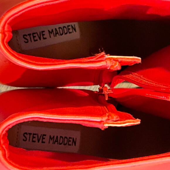 STEVE MADDEN Womens
Red Padded Elysian booties - Picture 9 of 10